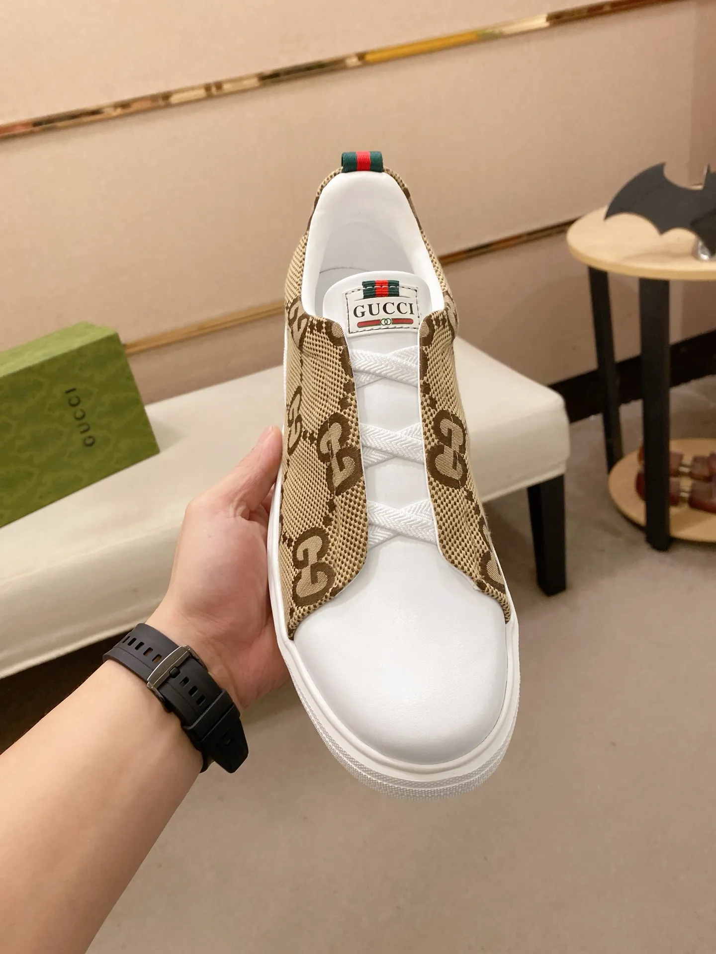 Ex-factory price 400💰【Gucci】Gucci men’s latest series of casual shoes! The official website is built 1:1. The upper is made of imported high-quality cowhide, and the lining is made of high-quality sheepskin, which is soft and comfortable. Picky selection of materials and exquisite workmanship give you the best enjoyment. Number of yards: 38-44 yards.